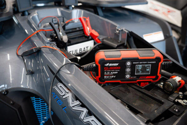 SHARK CI-4000 – inteligentná nabíjačka batérií 6/12 V, 4 A, LiFePO4