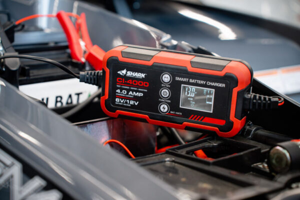 SHARK CI-4000 – inteligentná nabíjačka batérií 6/12 V, 4 A, LiFePO4